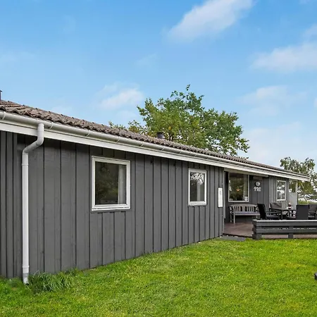 Holiday home Nattergalen Snogebaek