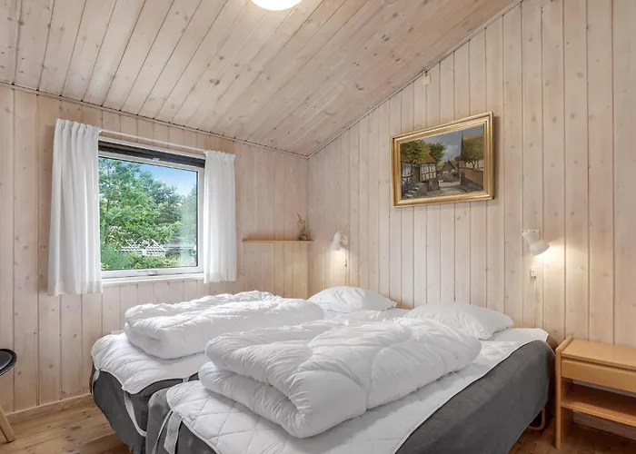 Nattergalen Feriehus Neksø
